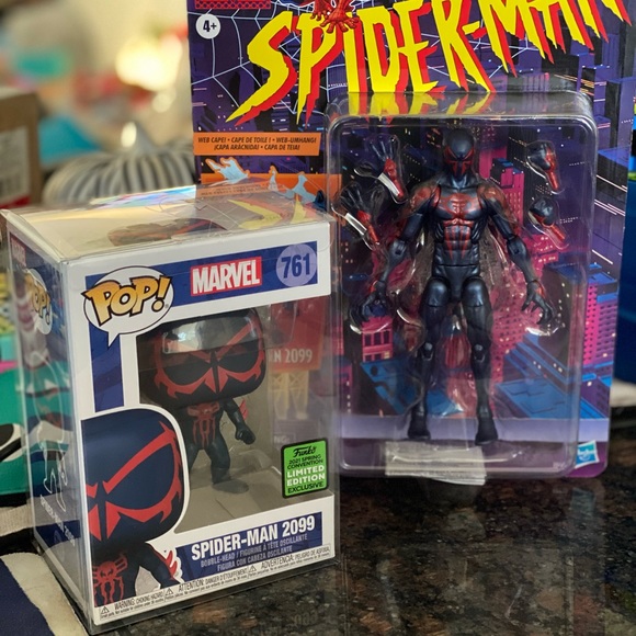Spider-Man 2099 FUNKO COMIC CON / HASBRO SPIDER-MAN 2099 ACTION FIG BUNDLE ‼️🕷 - Picture 2 of 9